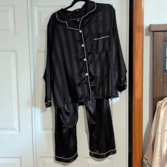 3 Sets Satin Pajama Set - Picture 3 of 4